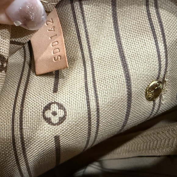 Louis Vuitton Neverfull MM - Picture 8 of 12